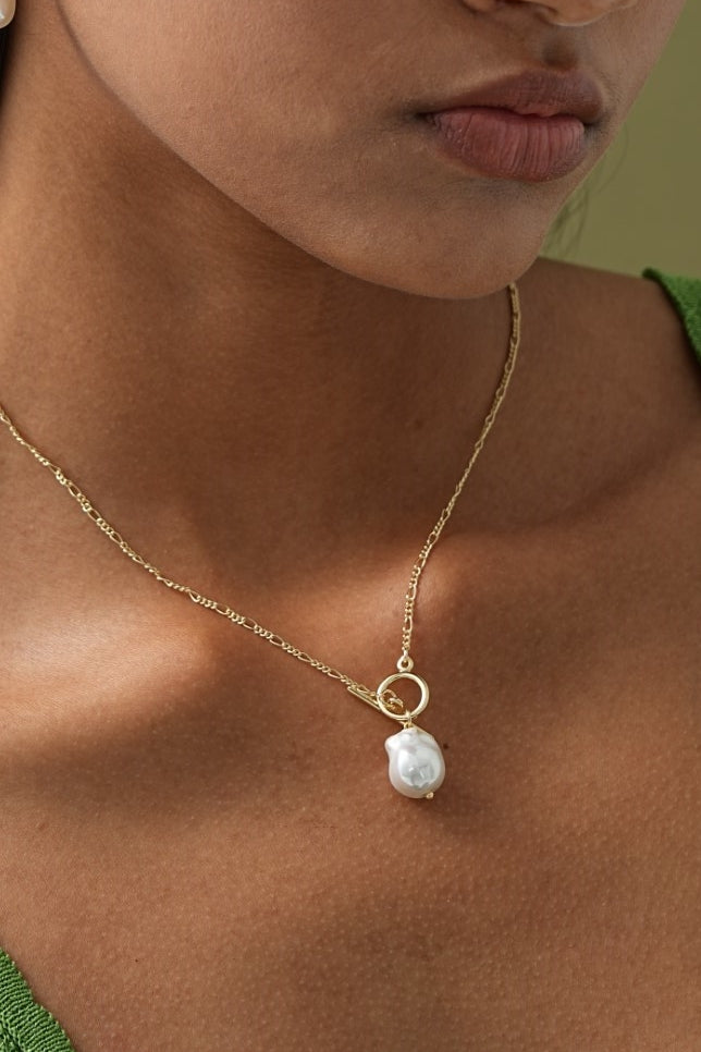 Elegant Gold Pearl Necklace