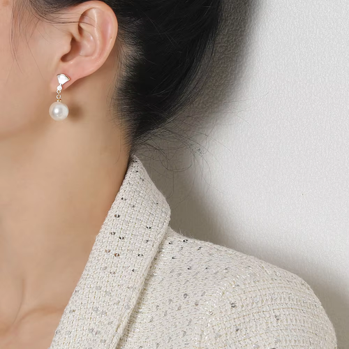 Chic Sterling Silver Pearl Earrings
