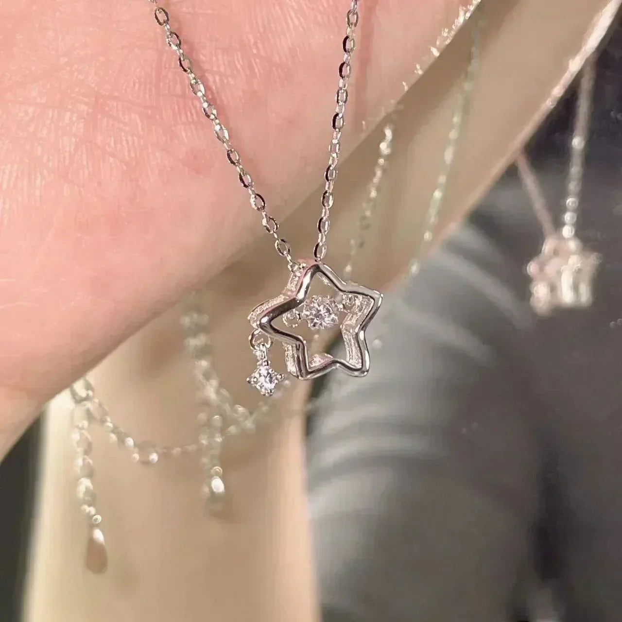 Elegant Wavy Metal Flower Pendant Necklace