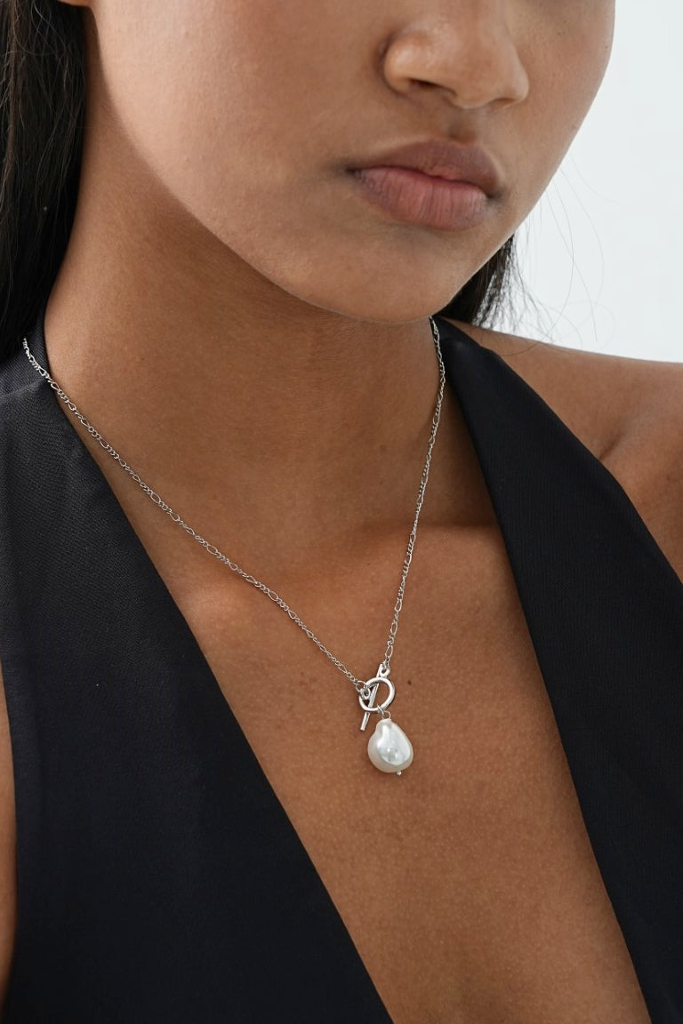 Elegant Gold Pearl Necklace