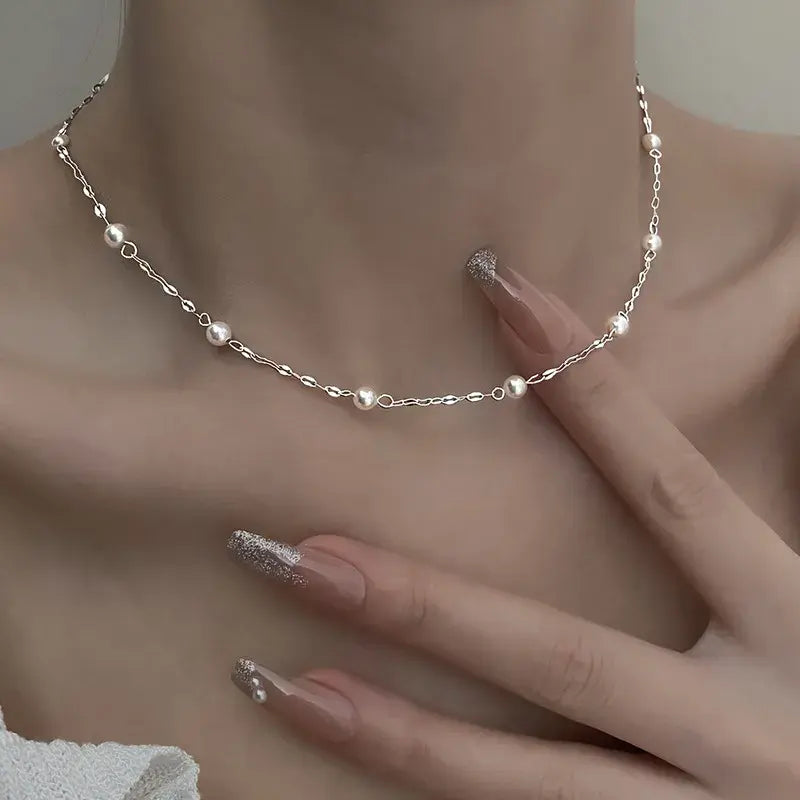 Elegant Luminous Pearl Necklace