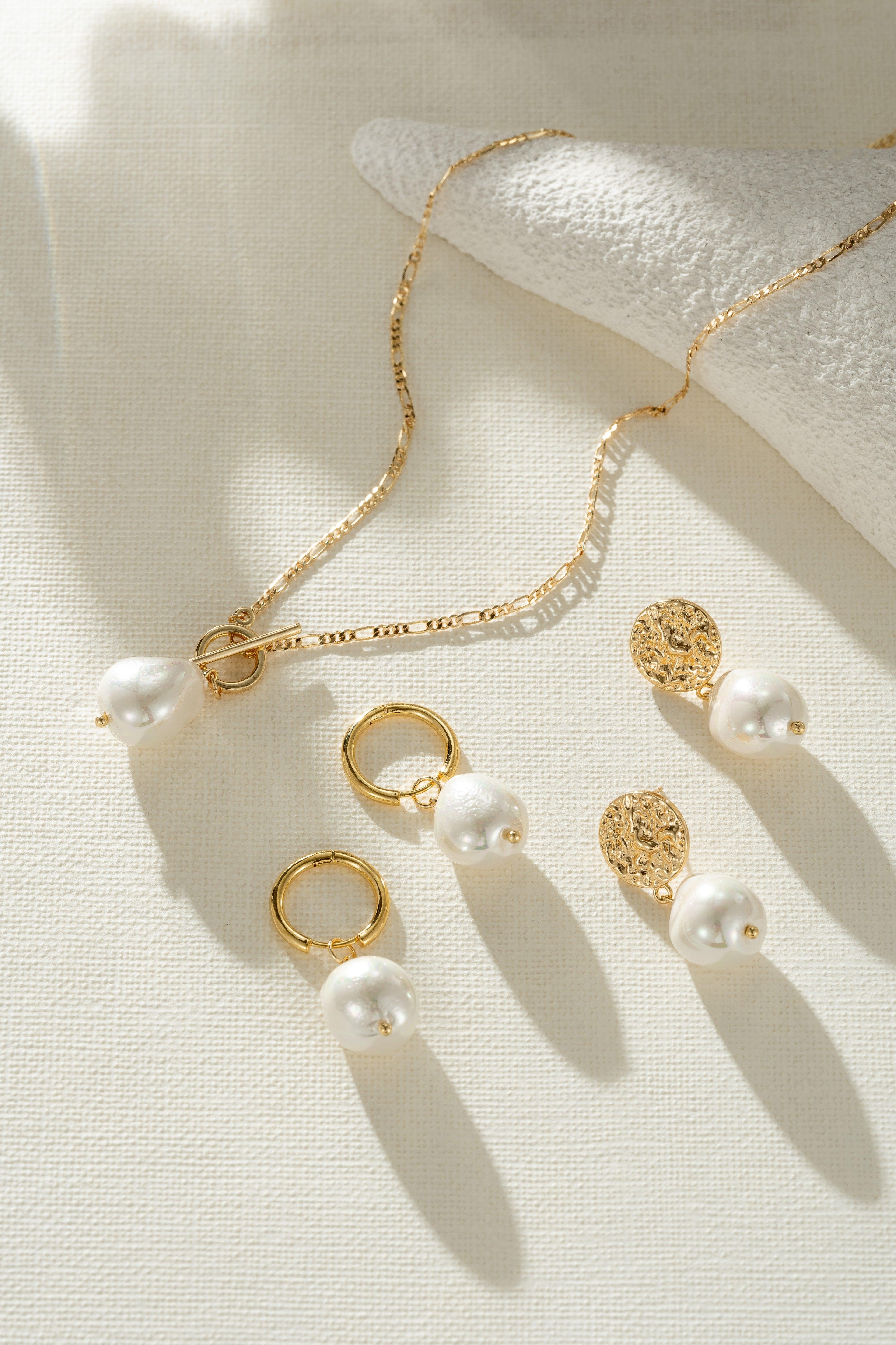 Elegant Gold Pearl Necklace